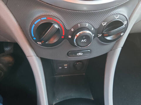 2014 Hyundai Accent SE