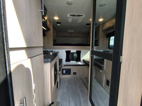 2026 Travel Lite UPCOUNTRY 775U