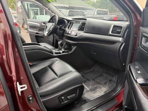 2017 Toyota Highlander SE
