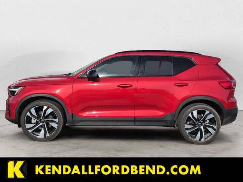 2025 Volvo XC40 B5 Plus Dark Theme