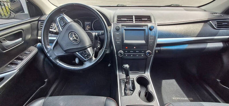 2017 Toyota Camry SE