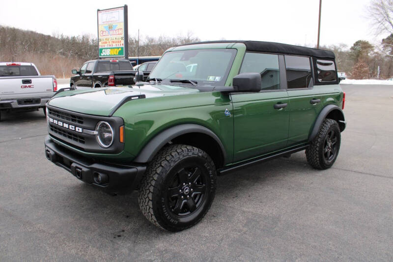2024 Ford Bronco 4-Door Black Diamond's photo