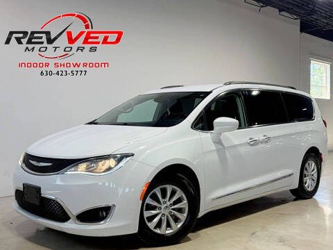2017 Chrysler Pacifica Touring-L Photo