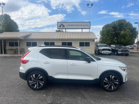 2024 Volvo XC40 B5 Plus Dark Theme