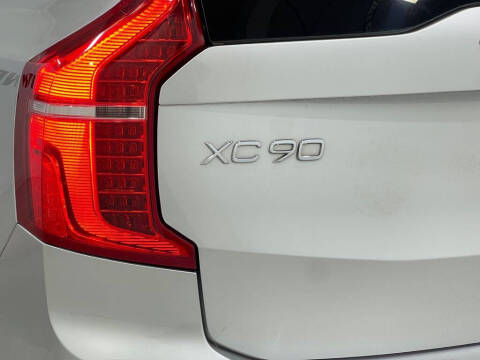 2018 Volvo XC90 T6 Momentum