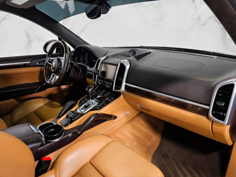 2016 Porsche Cayenne GTS