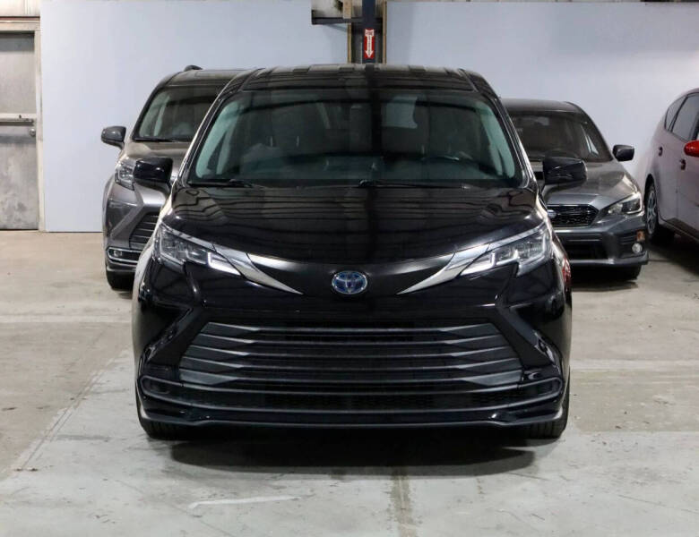 2021 Toyota Sienna LE 8-Passenger