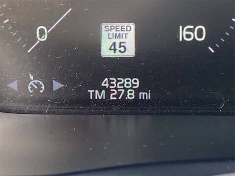 2016 Volvo XC90 T5 Momentum