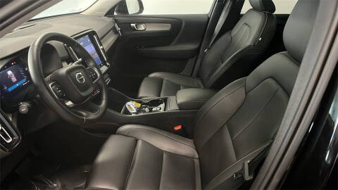 2025 Volvo XC40 B5 Plus Dark Theme