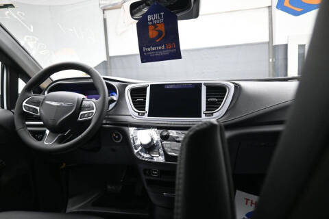 2026 Chrysler Pacifica Select