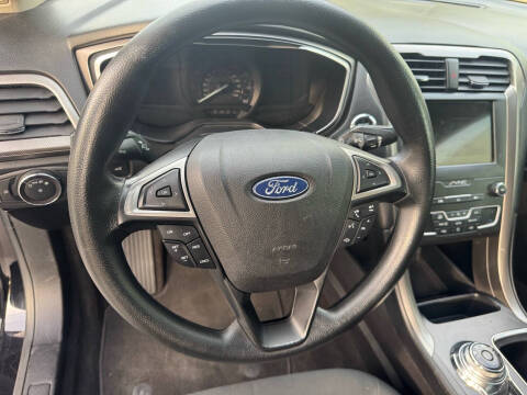 2020 Ford Fusion SE