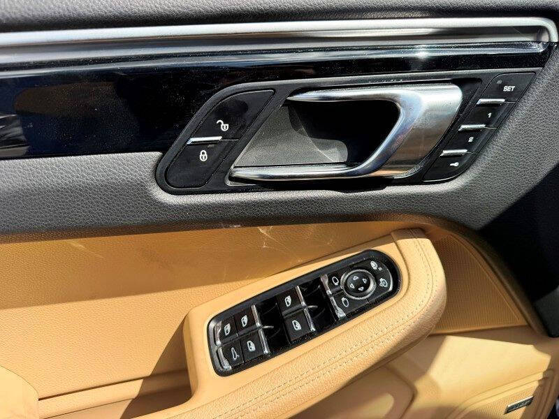 2017 Porsche Macan