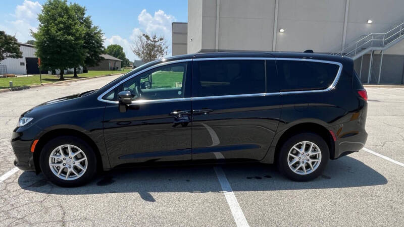 2025 Chrysler Pacifica Select