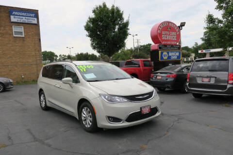 2017 Chrysler Pacifica Touring-L