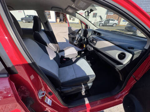 2014 Toyota Yaris 5-Door LE