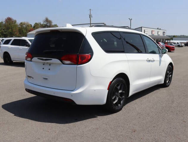 2020 Chrysler Pacifica for sale at Modern Automotive Group LLC in Lafayette, TN