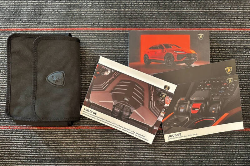 2025 Lamborghini Urus SE