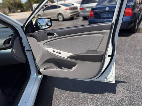 2012 Hyundai Accent GS