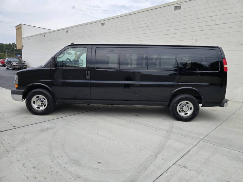 2016 Chevrolet Express Passenger LS photo 3