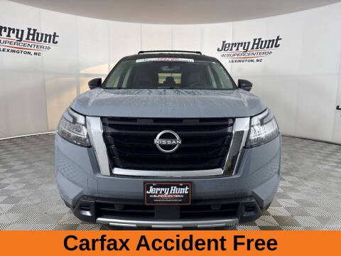 2024 Nissan Pathfinder SL