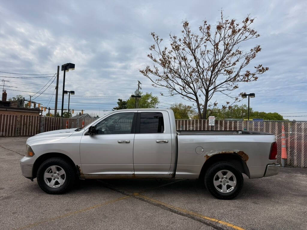 Dk. Gray 2011 Ram 1500 SLT 4x4 SLT 4dr Quad Cab 6.3 ft. SB Pickup 2