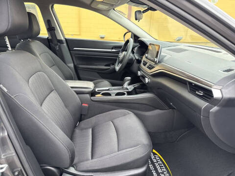 2023 Nissan Altima 2.5 SV