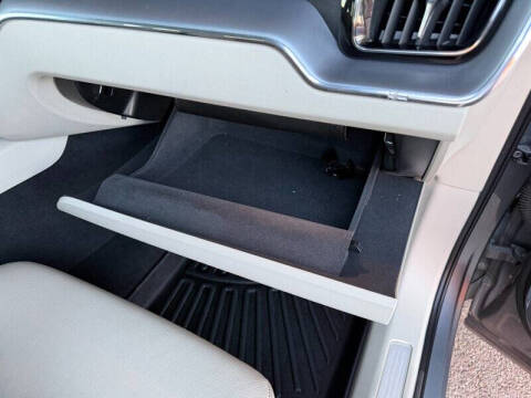 2020 Volvo XC60 T6 Momentum