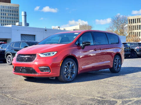 2026 Chrysler Pacifica Select