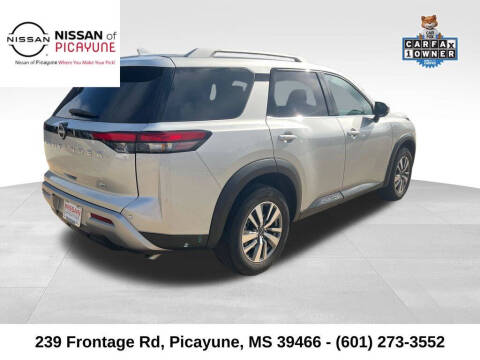 2025 Nissan Pathfinder SL