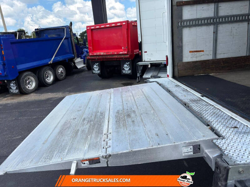 2019 Freightliner M2 106