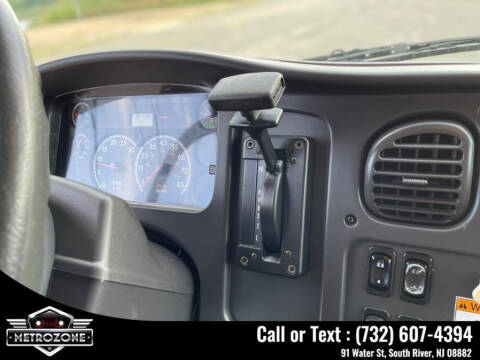 2011 Freightliner M2 106