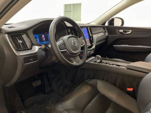 2025 Volvo XC60 B5 Core Dark Theme