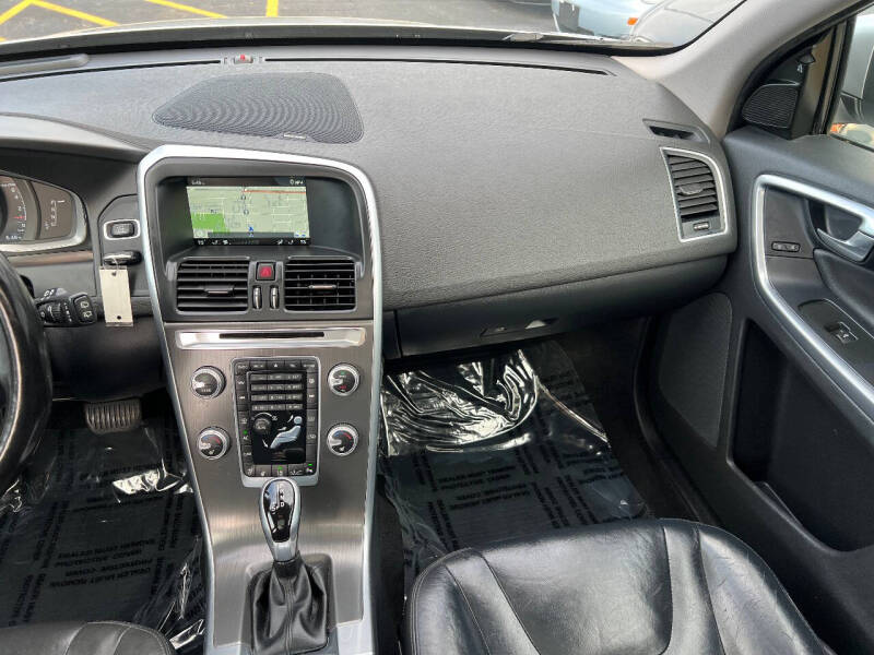 2016 Volvo XC60 T5 Platinum