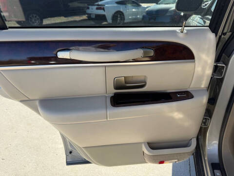 2008 Lincoln Town Car Signature Limited