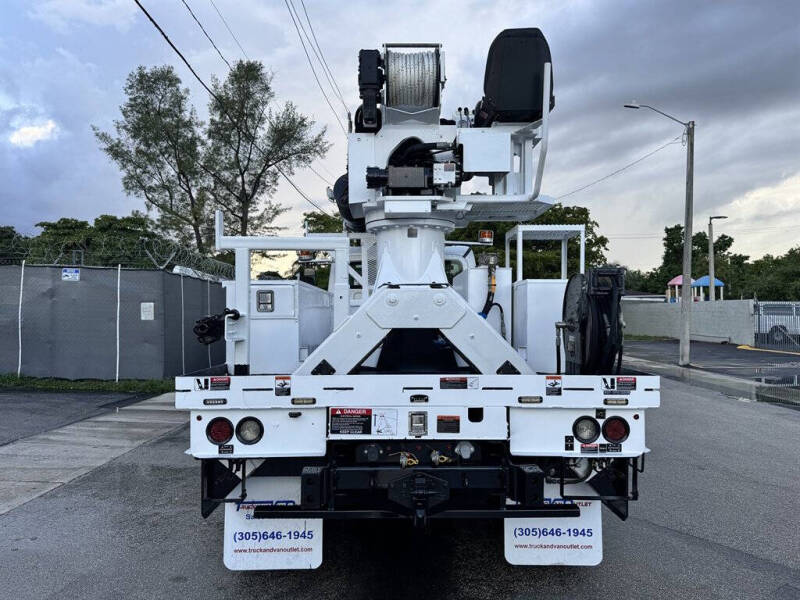 2019 Freightliner M2 106