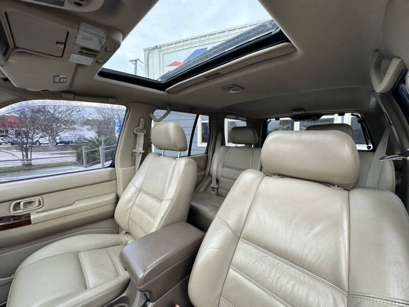 2000 Nissan Pathfinder LE