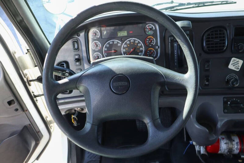 2014 Freightliner M2 106