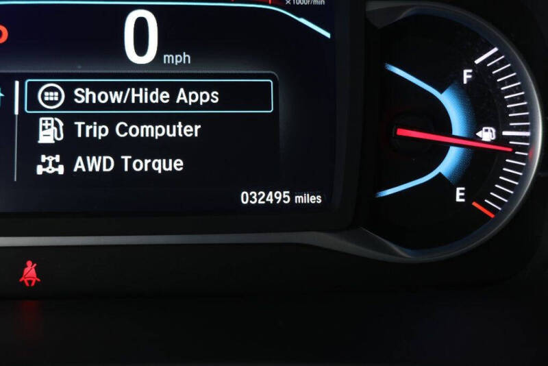 2022 Honda Pilot Touring w/Rear Captain's Chairs