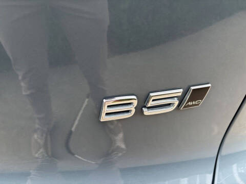 2023 Volvo XC40 B5 Plus Dark Theme