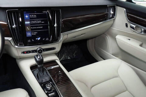 2019 Volvo S90 T5 Momentum