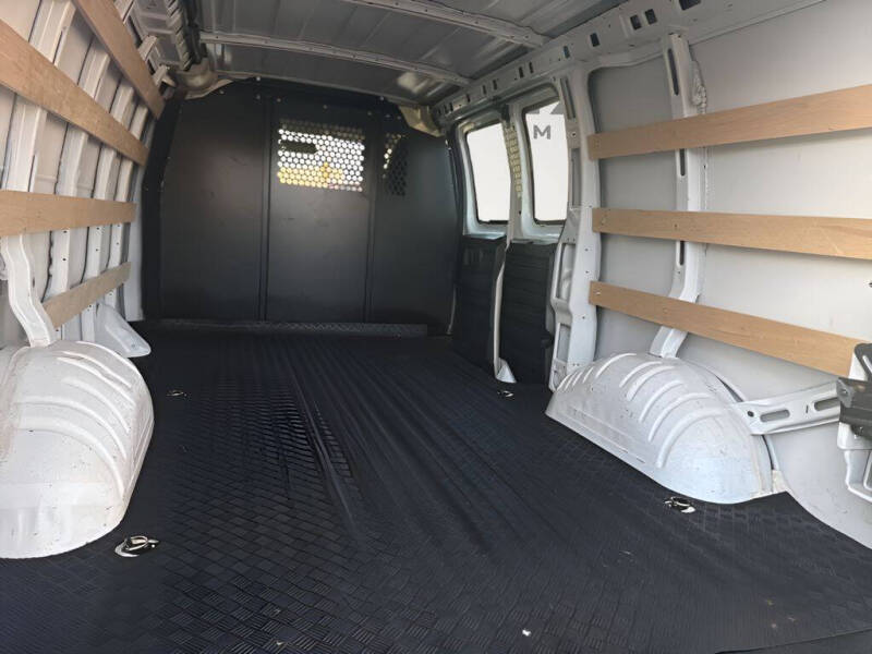 2023 Chevrolet Express Cargo Work Van - Photo 22