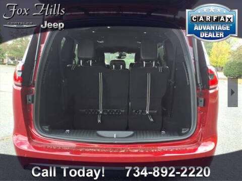 2026 Chrysler Pacifica Select