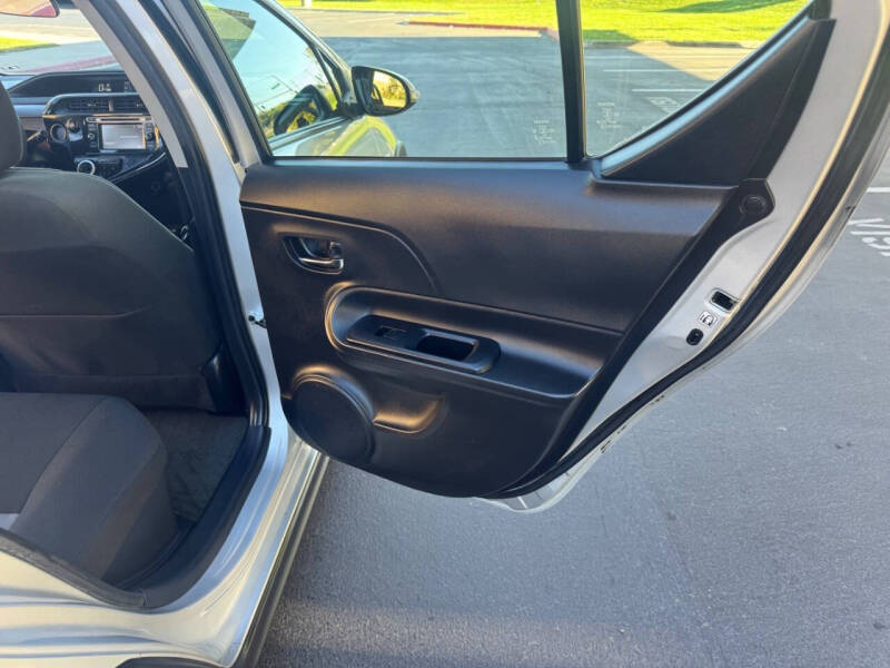 2019 Toyota Prius c L