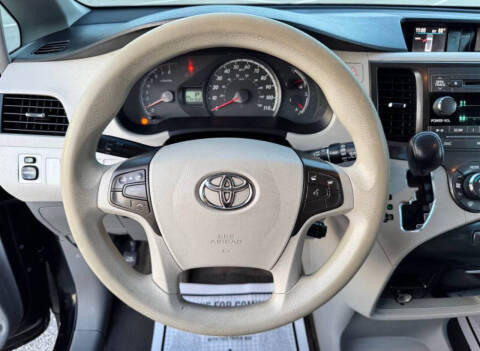 2014 Toyota Sienna LE 8-Passenger