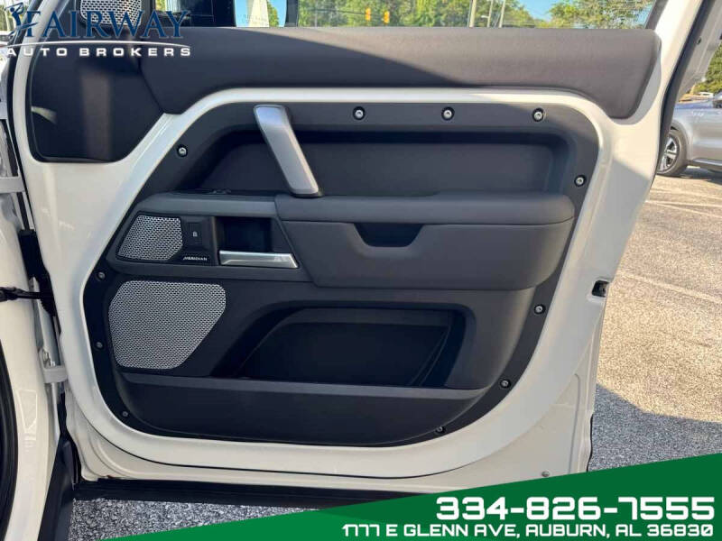 2024 Land Rover Defender 130 P400 X-Dynamic SE