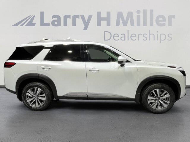 2025 Nissan Pathfinder SL