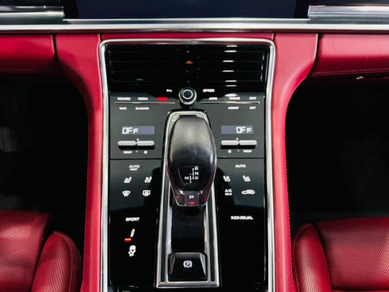 2022 Porsche Panamera 4 Platinum Edition