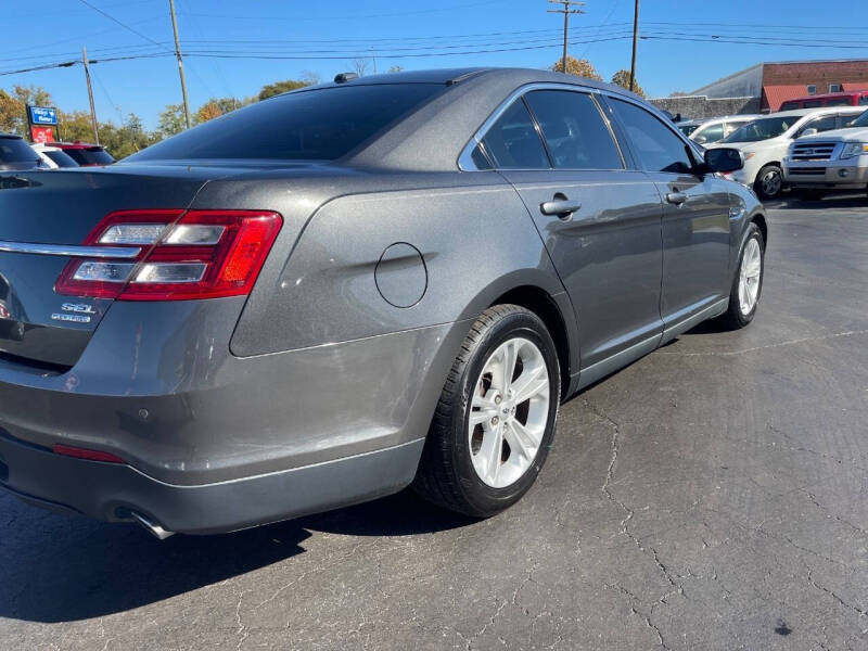 2015 Ford Taurus SEL