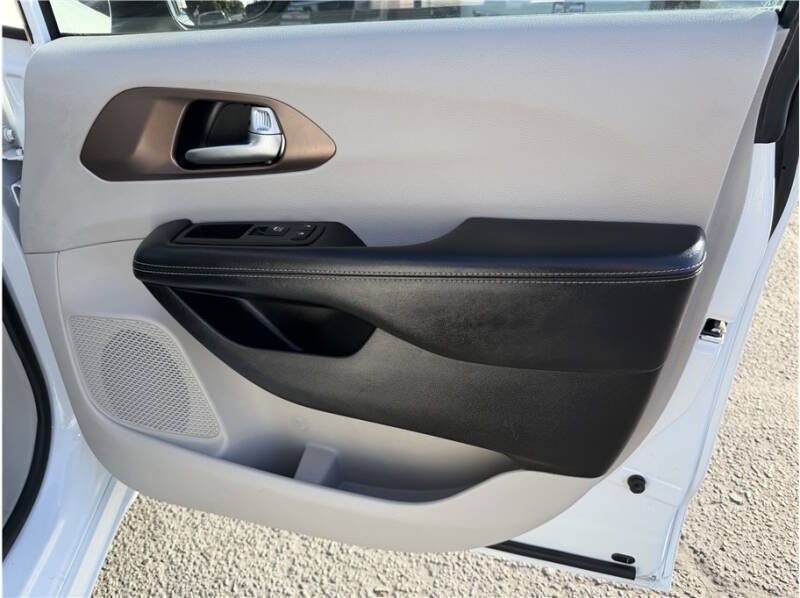 2021 Chrysler Voyager LXi