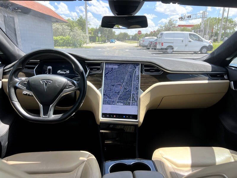 2015 Tesla Model S 85